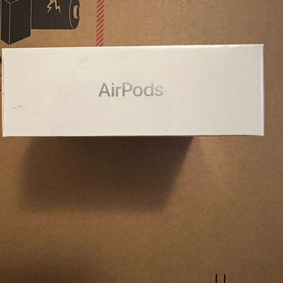 AirPods with Charging Case - Picture 6 of 8